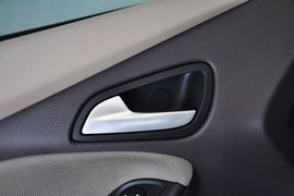 2012款福特福克斯三厢1.6L手动舒适型