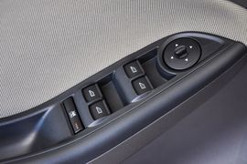 2012款福特福克斯三厢1.6L手动舒适型