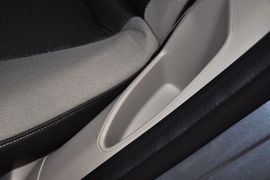 2012款福特福克斯三厢1.6L手动舒适型