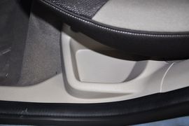 2012款福特福克斯三厢1.6L手动舒适型