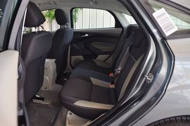 2012款福特福克斯三厢1.6L手动舒适型