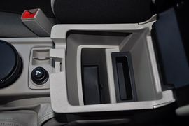 2012款福特福克斯三厢1.6L手动舒适型