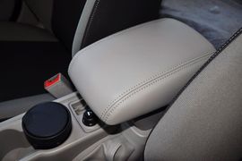 2012款福特福克斯三厢1.6L手动舒适型