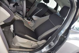 2012款福特福克斯三厢1.6L手动舒适型