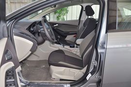 2012款福特福克斯三厢1.6L手动舒适型
