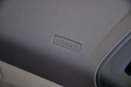 2012款福特福克斯三厢1.6L手动舒适型