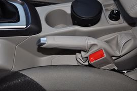 2012款福特福克斯三厢1.6L手动舒适型