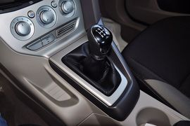 2012款福特福克斯三厢1.6L手动舒适型