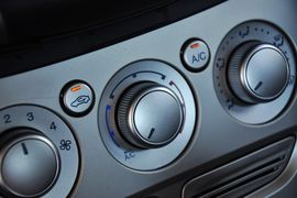2012款福特福克斯三厢1.6L手动舒适型