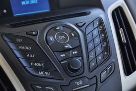 2012款福特福克斯三厢1.6L手动舒适型