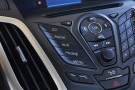 2012款福特福克斯三厢1.6L手动舒适型