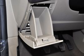 2012款福特福克斯三厢1.6L手动舒适型