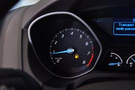 2012款福特福克斯三厢1.6L手动舒适型