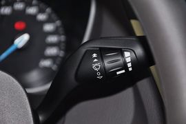 2012款福特福克斯三厢1.6L手动舒适型