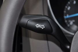2012款福特福克斯三厢1.6L手动舒适型
