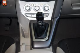2012款福特福克斯三厢1.6L手动舒适型