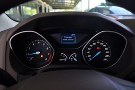 2012款福特福克斯三厢1.6L手动舒适型