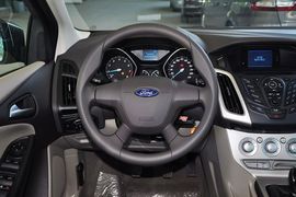 2012款福特福克斯三厢1.6L手动舒适型
