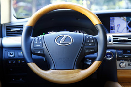 试驾2013款雷克萨斯LS