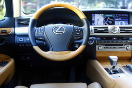 试驾2013款雷克萨斯LS