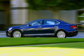 试驾2013款雷克萨斯LS