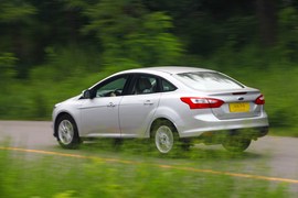 测试2012款新福克斯三厢2.0自动挡