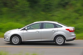 测试2012款新福克斯三厢2.0自动挡