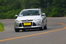 测试2012款新福克斯三厢2.0自动挡