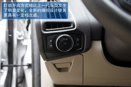 测试2012款新福克斯三厢2.0自动挡