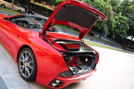 2012款法拉利California30到店实拍