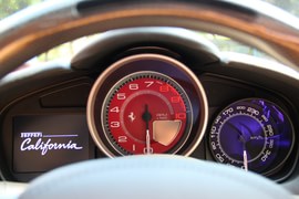 2012款法拉利California30到店实拍