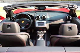 2012款法拉利California30到店实拍