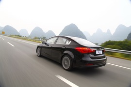 2012款东风悦达起亚K3桂林试驾实拍