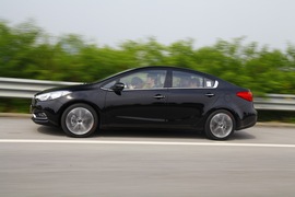 2012款东风悦达起亚K3桂林试驾实拍