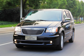 2012款克莱斯勒进口大捷龙试驾