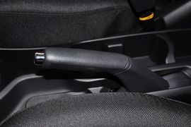 2012款起亚K2三厢1.4L手动十周年纪念版