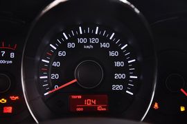 2012款起亚K2三厢1.4L手动十周年纪念版