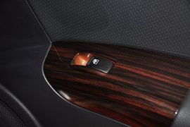 2012款起亚狮跑2.0GLS自动两驱型