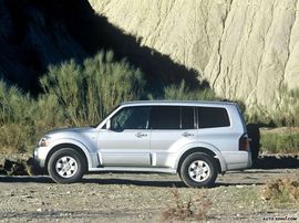 2003款三菱Pajero