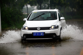 2011款进口大众CrossGolf试驾实拍