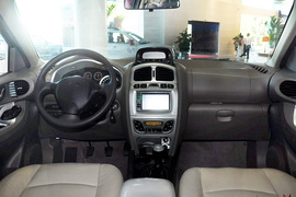 2012款华泰圣达菲1.8T手动导航版