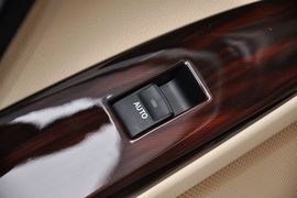 2012款丰田锐志2.5V风度菁英炫装版