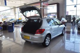 2012款标致307两厢1.6L手动舒适版到店实拍