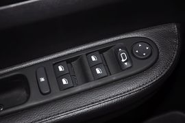 2012款标致307两厢1.6L手动舒适版到店实拍