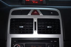 2012款标致307两厢1.6L手动舒适版到店实拍