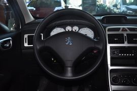 2012款标致307两厢1.6L手动舒适版到店实拍