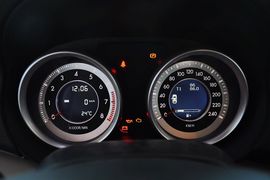   2012款奔腾B90 2.0L手动豪华型到店实拍