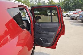 2012款Jeep吉普指南者2.4L运动版