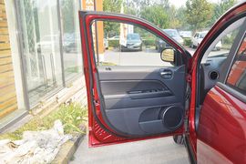 2012款Jeep吉普指南者2.4L运动版
