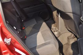 2012款Jeep吉普指南者2.4L运动版